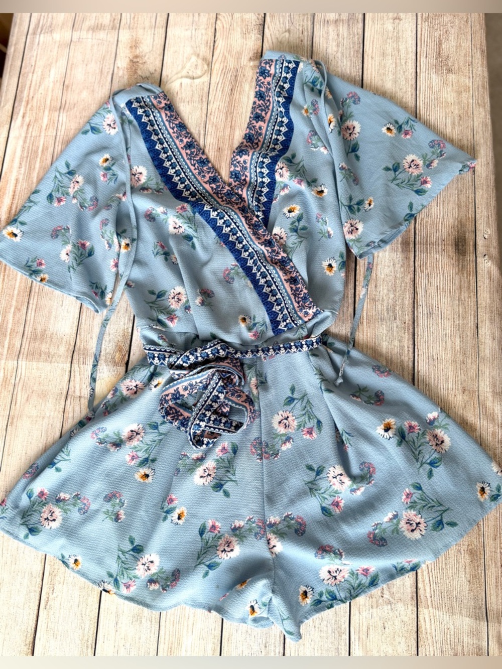 Trixxi Clothing Co Boho Floral Romper Playsuit Short Sleeve Belted V-Neck Medium